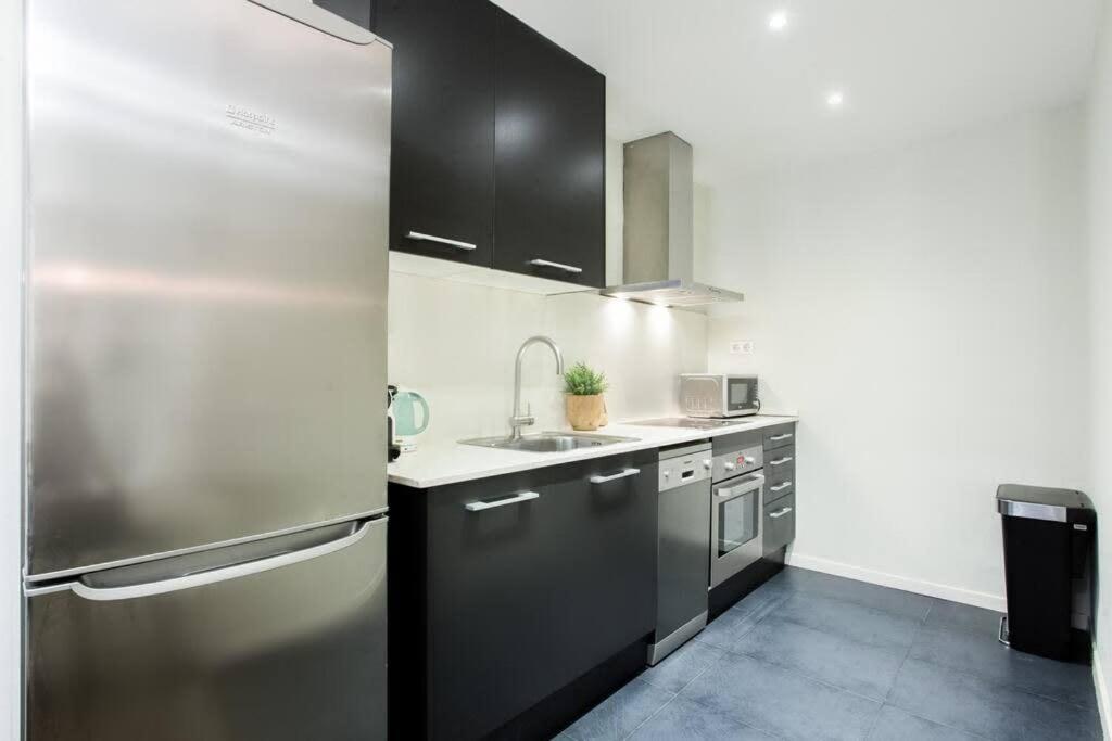 Apartment Bright And Modern 3bedroom In Ramblas 3 1b