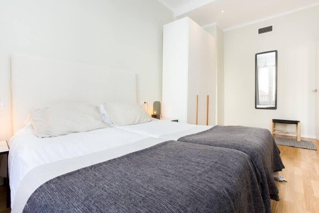 Apartment Bright And Modern 3bedroom In Ramblas 3 1b Barcelona